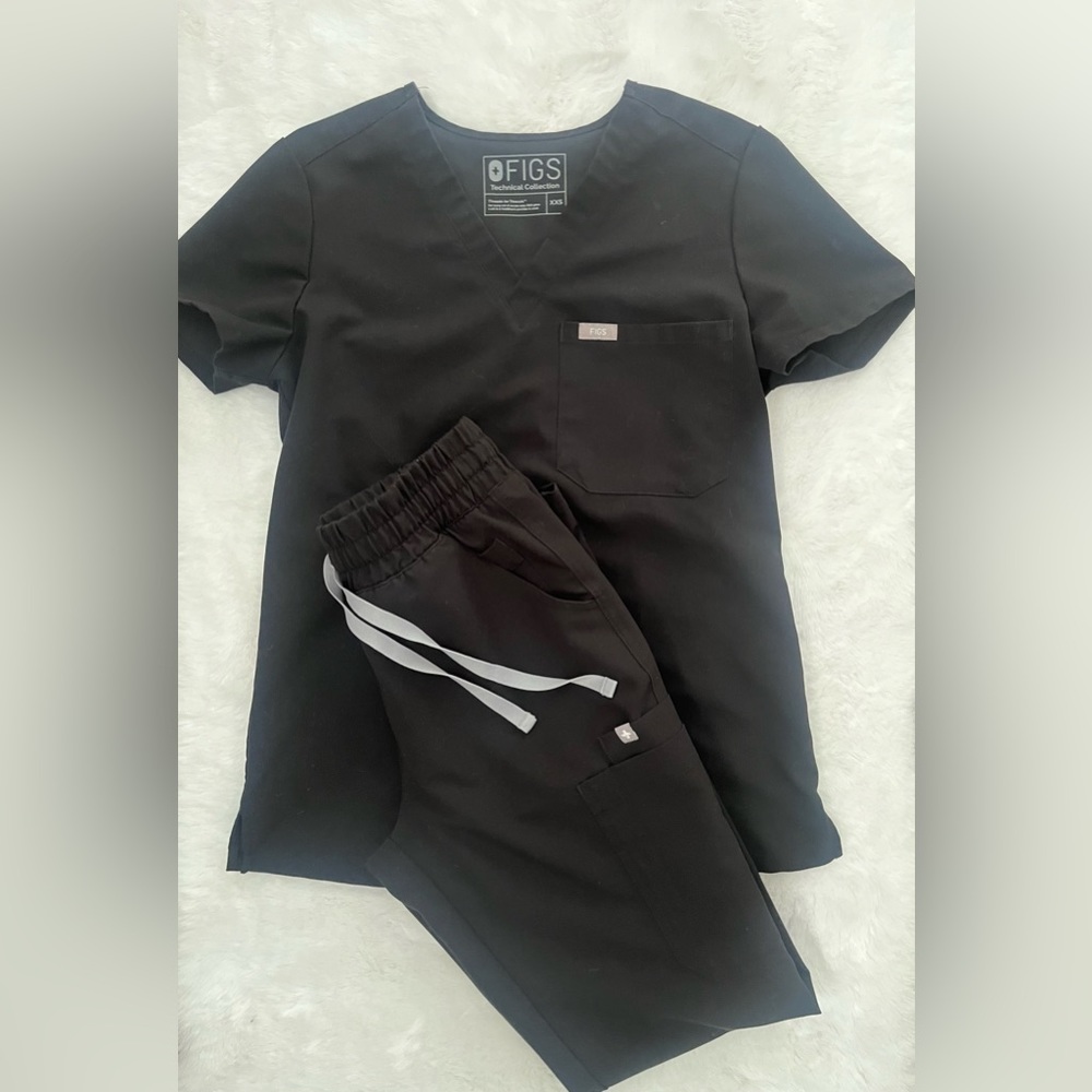 Figs Black Scrub set